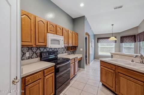 4957 Frost Lake Drive, Jacksonville FL - photo 9 of 44