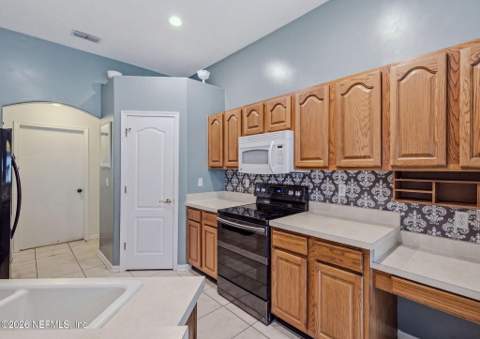 4957 Frost Lake Drive, Jacksonville FL - photo 10 of 44