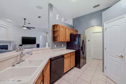 4957 Frost Lake Drive, Jacksonville FL - photo 13 of 44