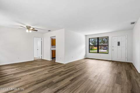 7918 Naranja Drive, Jacksonville FL - photo 7 of 38