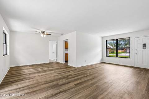 7918 Naranja Drive, Jacksonville FL - photo 8 of 38