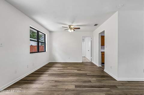 7918 Naranja Drive, Jacksonville FL - photo 9 of 38