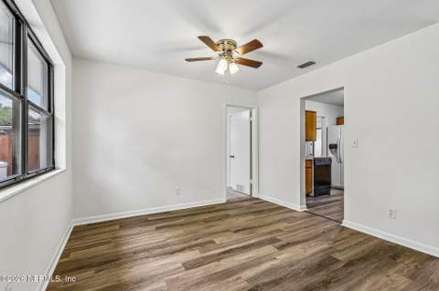 7918 Naranja Drive, Jacksonville FL - photo 12 of 38