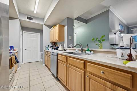 10075 Gate Parkway #702, Jacksonville FL - photo 15 of 34