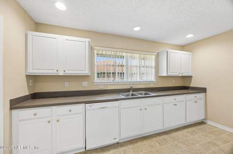 1297 McGirts Creek Drive, Jacksonville FL - photo 14 of 41