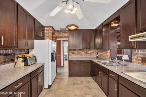 8410 Grayling Drive, Jacksonville FL - photo 14 of 48