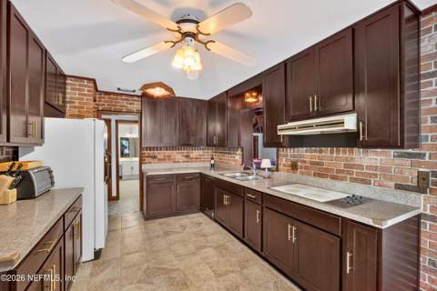 8410 Grayling Drive, Jacksonville FL - photo 15 of 48