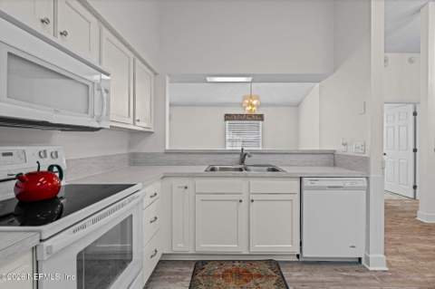 1907 Ashmore Green Drive, Jacksonville FL - photo 7 of 38
