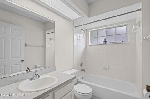 1907 Ashmore Green Drive, Jacksonville FL - photo 18 of 38