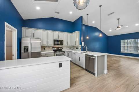 13891 Sunrise Lake Court, Jacksonville FL - photo 16 of 46