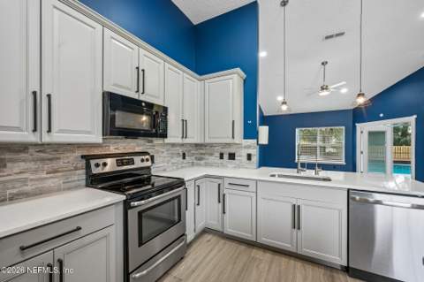 13891 Sunrise Lake Court, Jacksonville FL - photo 18 of 46