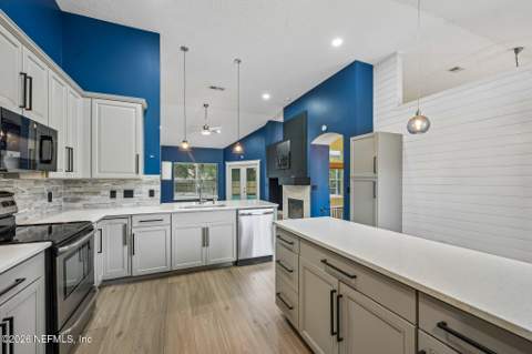13891 Sunrise Lake Court, Jacksonville FL - photo 19 of 46