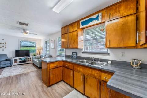 449 Lower 8th Avenue, Jacksonville Beach FL - photo 10 of 33