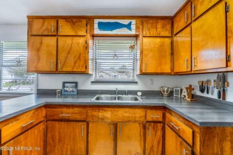 449 Lower 8th Avenue, Jacksonville Beach FL - photo 11 of 33