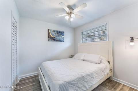 449 Lower 8th Avenue, Jacksonville Beach FL - photo 21 of 33