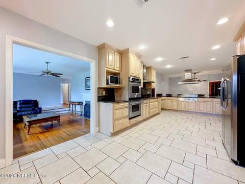 6728 Strawberry Lane, Jacksonville FL - photo 13 of 38