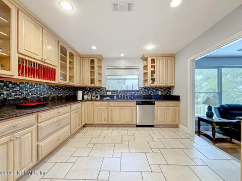6728 Strawberry Lane, Jacksonville FL - photo 12 of 38