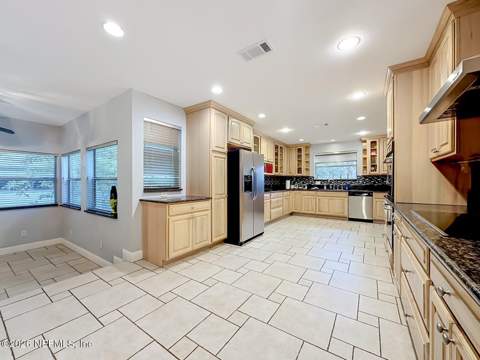 6728 Strawberry Lane, Jacksonville FL - photo 15 of 38