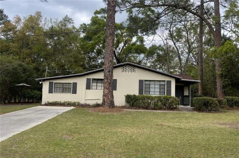 3 bedroom Single Family Residence at 606 Poplar Street, No Recorded Subdivision, Waycross — photo 2