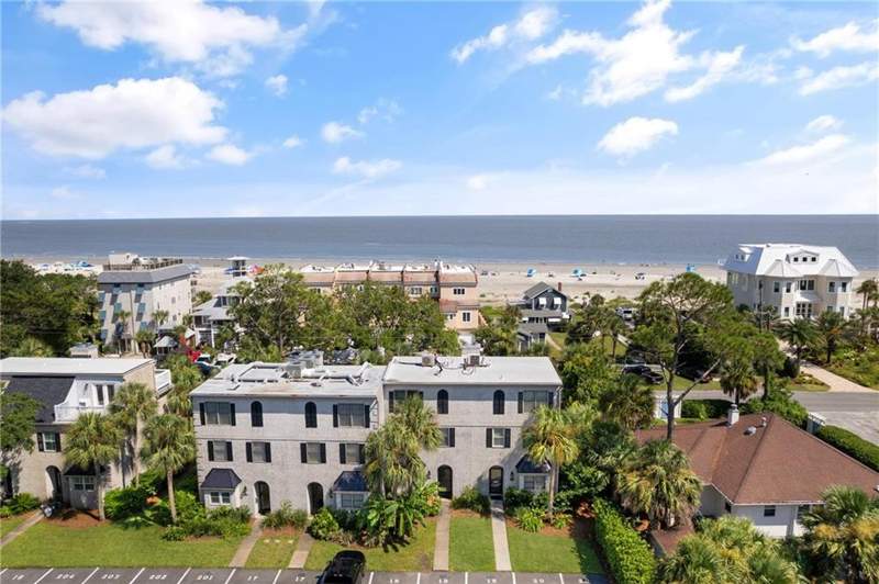 3 bedroom Condominium at 1035 Beachview Drive, Beachcomber Condos, St. Simons Island — photo 2