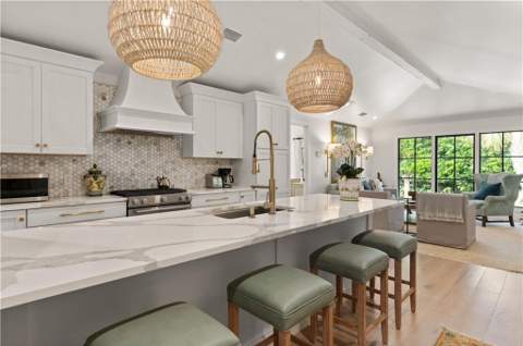 609 Oak Street, St. Simons Island GA - photo 6 of 28