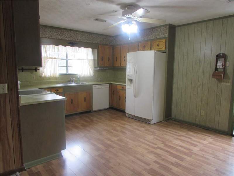 3 bedroom Single Family Residence at 1691 Huckaby Road, No Recorded Subdivision, Waycross — photo 3