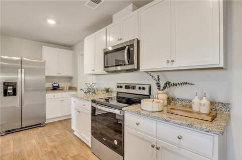 1058 Lakes Boulevard, Brunswick GA - photo 13 of 43