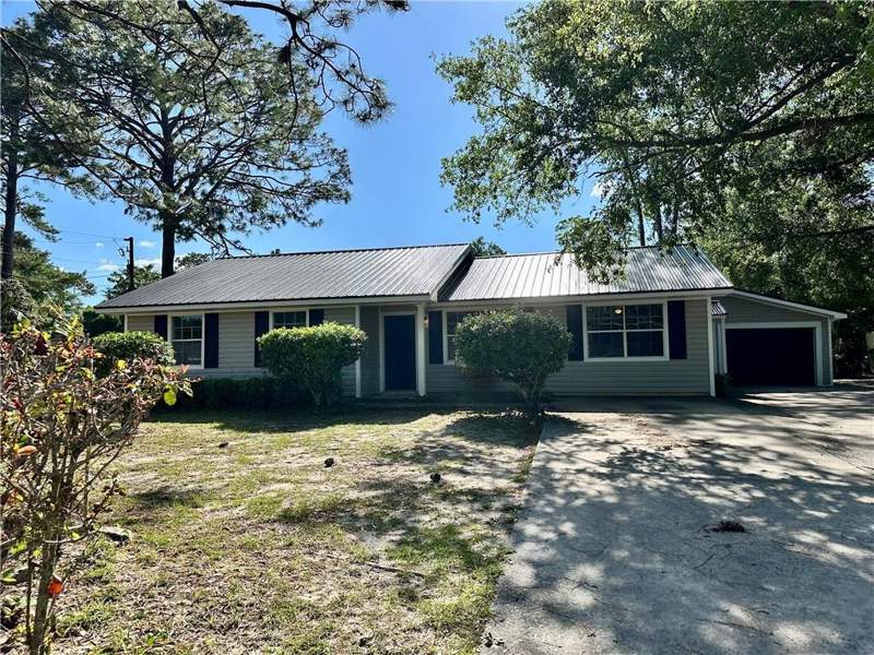 3 bedroom Single Family Residence at 1301 Riverside Avenue, No Recorded Subdivision, Waycross — photo 3