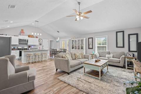 192 Hummingbird Lane, Jesup GA - photo 6 of 26