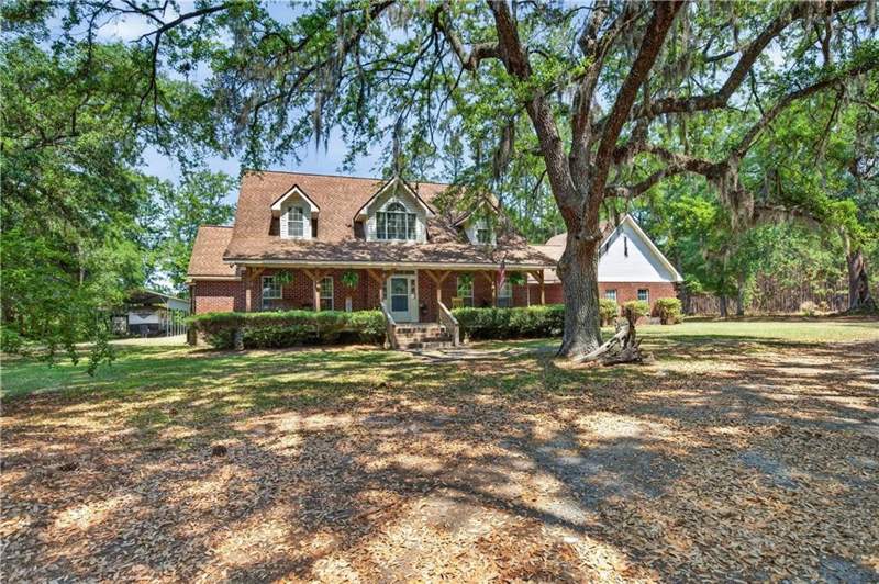 4 bedroom Single Family Residence at 34 NE Barrett Cemetery Road, No Recorded Subdivision, Ludowici — photo 2