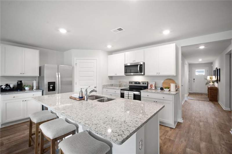 4 bedroom Single Family Residence at 1085 Lakes Boulevard, The Lakes at North Glynn, Brunswick — photo 4