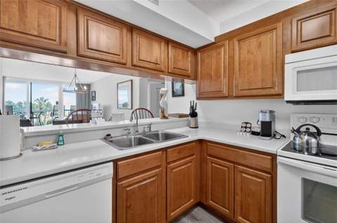 201 Neptune Road, St. Simons Island GA - photo 9 of 28