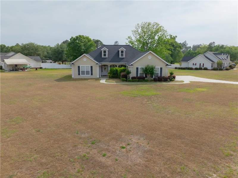 4 bedroom Single Family Residence at 6306 Sun Dell Circle, No Recorded Subdivision, Blackshear — photo 2