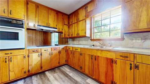 402 Pineview Drive, Waycross GA - photo 6 of 24