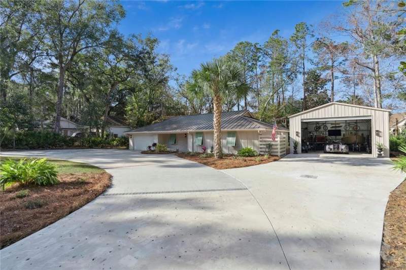 4 bedroom Single Family Residence at 127 Dodge Road, Dunbar Acres, St. Simons Island — photo 2
