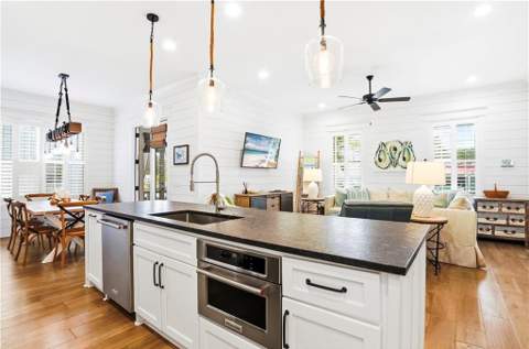 1136 Peachtree Street, St. Simons Island GA - photo 7 of 55