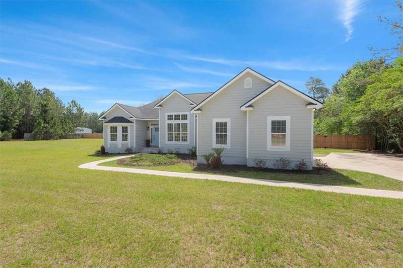 3 bedroom Single Family Residence at 2657 Horseshoe Cove, No Recorded Subdivision, Waverly — photo 2