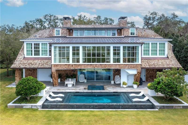 5 bedroom Single Family Residence at 319 W 50th Street, Sea Island Ex2, Sea Island — photo 2