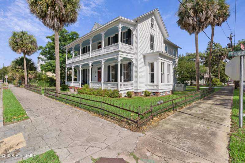 6 bedroom Single Family Residence at 809 Monck Street, Old Town, Brunswick — photo 2