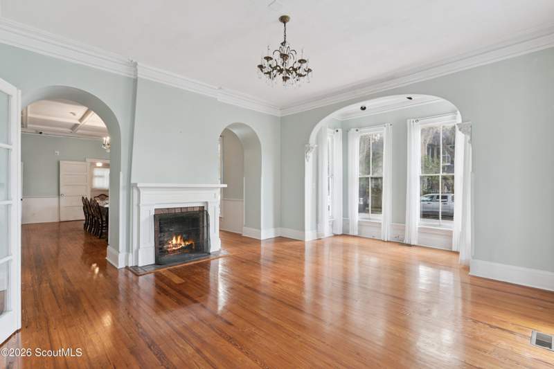 6 bedroom Single Family Residence at 809 Monck Street, Old Town, Brunswick — photo 4
