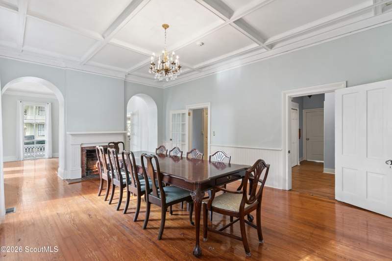 6 bedroom Single Family Residence at 809 Monck Street, Old Town, Brunswick — photo 5