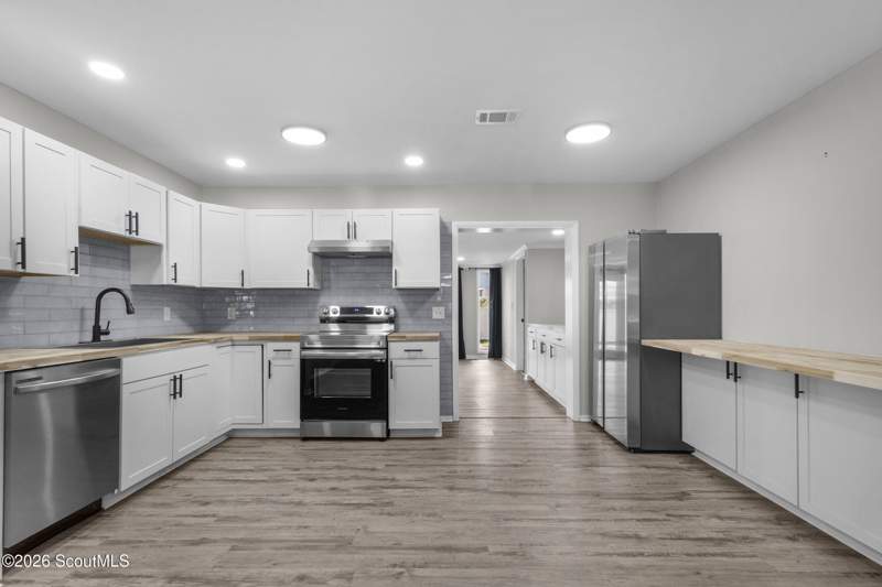4 bedroom Single Family Residence at 2820 Wolfe Street, No Recorded Subdivision, Brunswick — photo 4