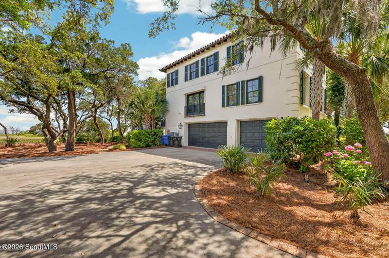 6 bedroom Single Family Residence at 338 W Fifty Sixth Street, Sea Island Cottages, Sea Island — photo 5