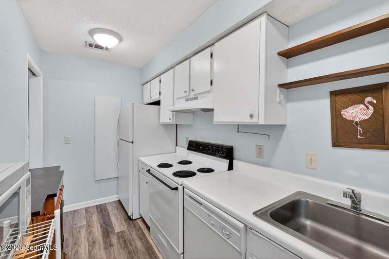 2 bedroom Condominium at 800 Mallery Street, Village Green Condos, St. Simons Island — photo 5