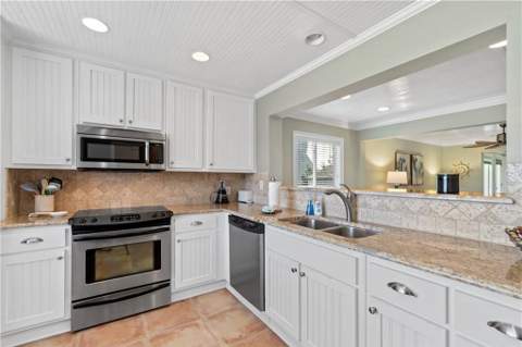 1528 Ocean Boulevard, St. Simons Island GA - photo 8 of 37