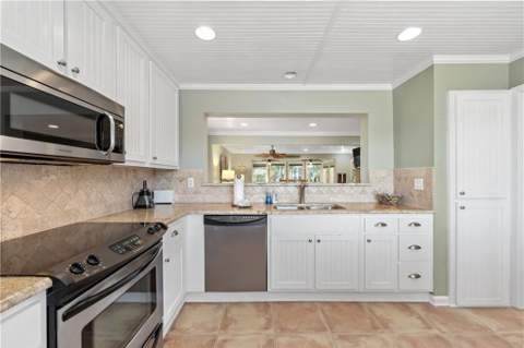1528 Ocean Boulevard, St. Simons Island GA - photo 11 of 37