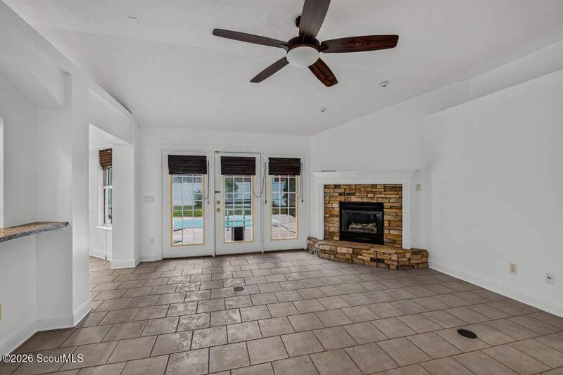 3 bedroom Single Family Residence at 200 Eagle Boulevard, Laurel Island-Brookshire, Kingsland — photo 2