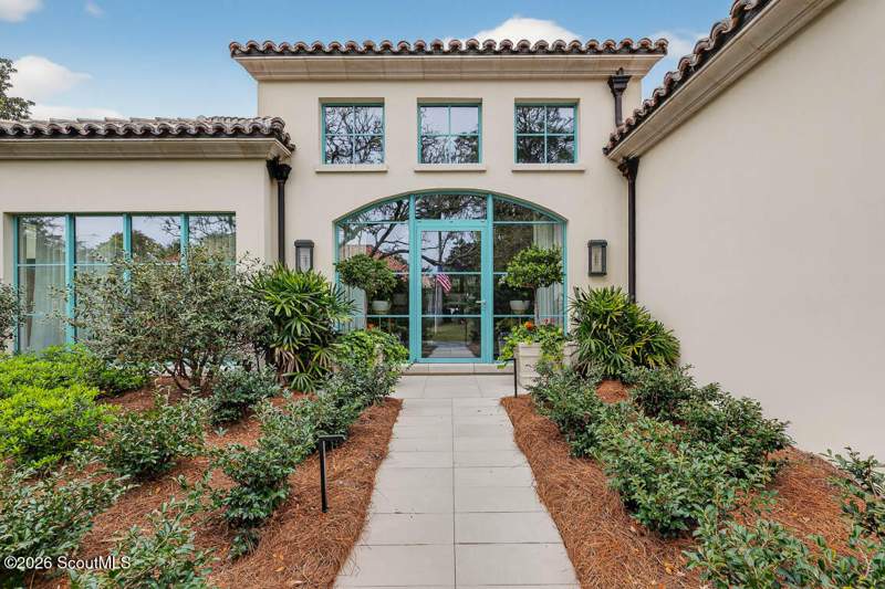 5 bedroom Single Family Residence at 235 W Eleventh Street, Sea Island Ex1, Sea Island — photo 3