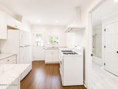 232 Broadway Street, St. Simons Island GA - photo 6 of 30