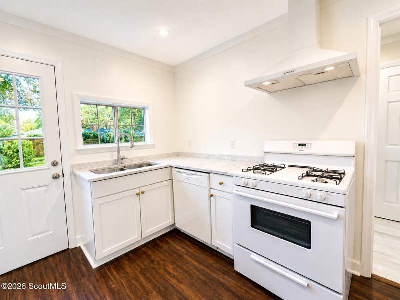 2 bedroom Single Family Residence at 232 Broadway Street, St. Simons Heights, St. Simons Island — photo 5